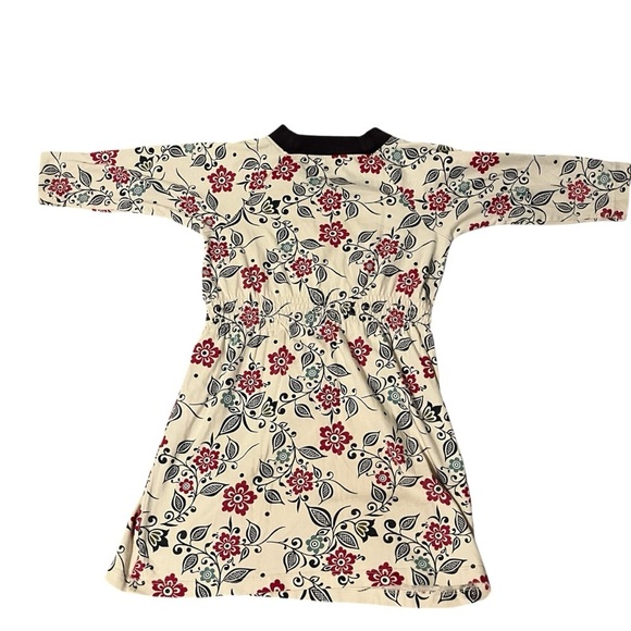 TEA COLLECTION ~ Bundle/Lot of Two Girls Dresses and One Long Sleeve Hooded Tee - Picture 5 of 13